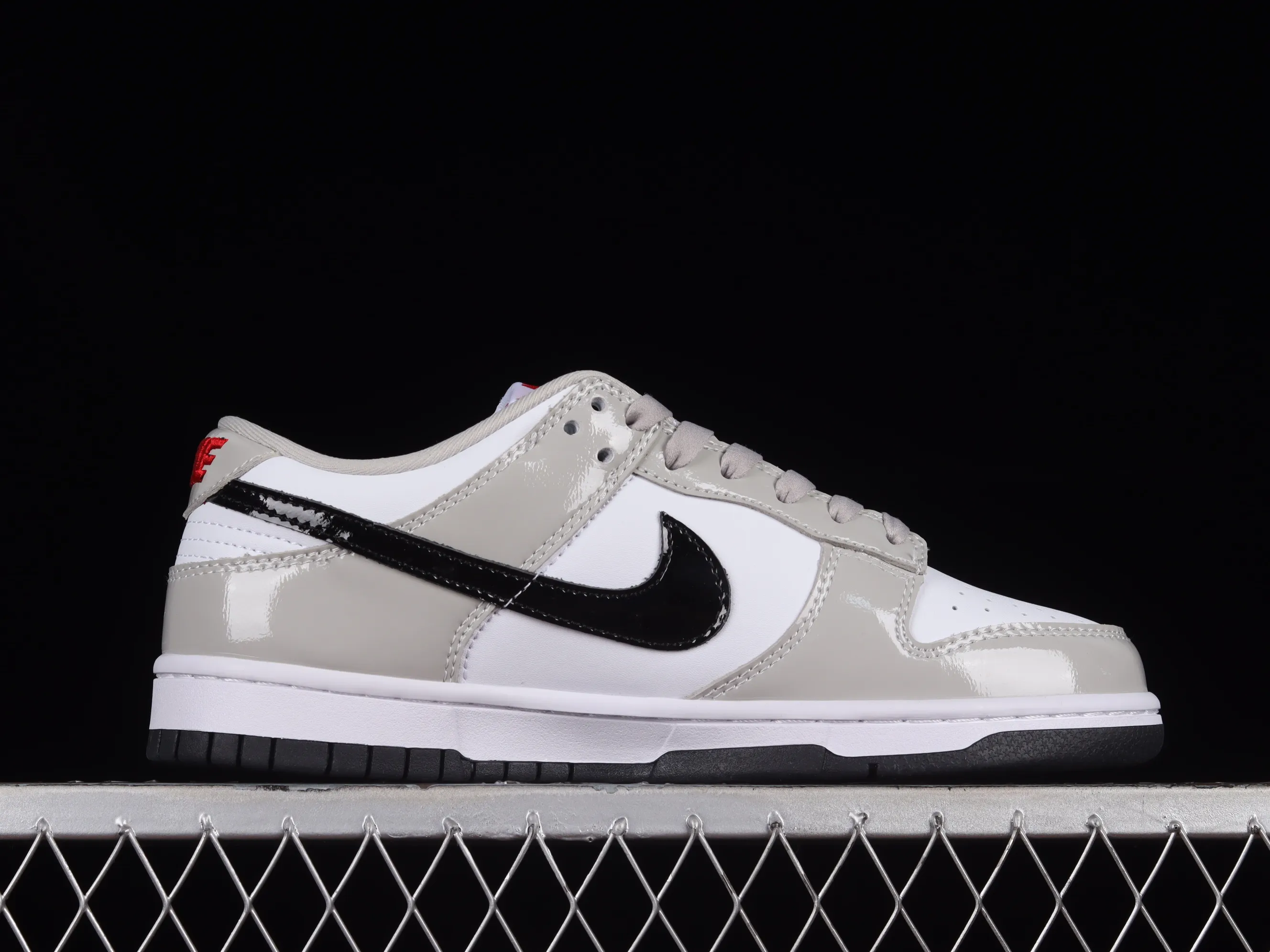 All Categories Nk SB Dunk Series Nk SB Dunk Low Low-top sneakers Cost-effective version Nk Dunk Low "Light Iron Ore" Patent leather gray SB low-top sports and leisure sneakers DQ7576-001